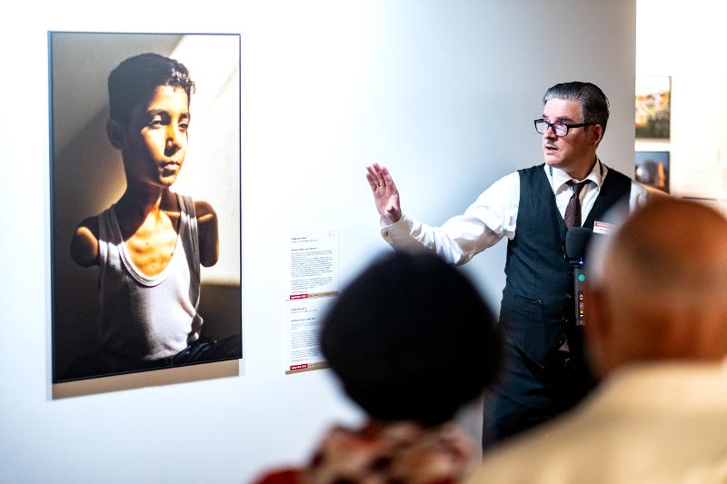 Ausstellungsführung vor dem Siegerbild 2025