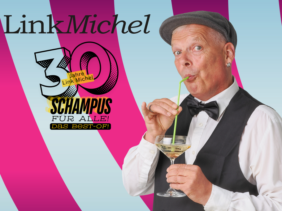 Link Michel trink mit Strohhalb aus einem Cocktail-Glas