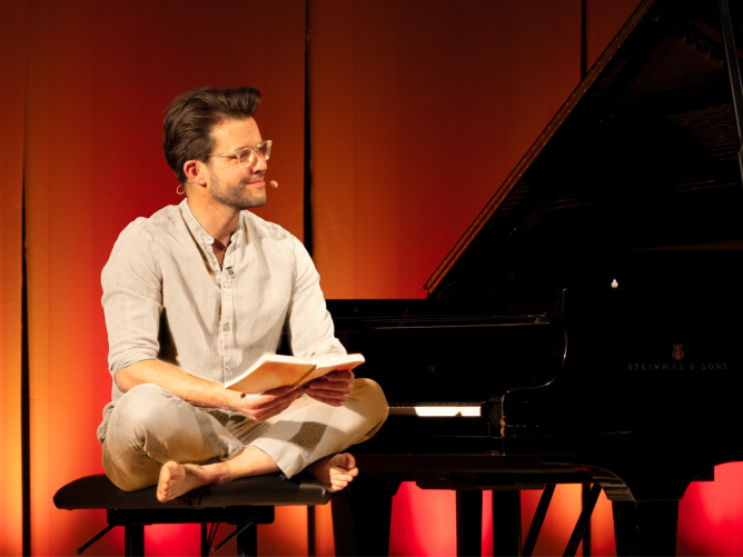 Dennis Alexander Volk