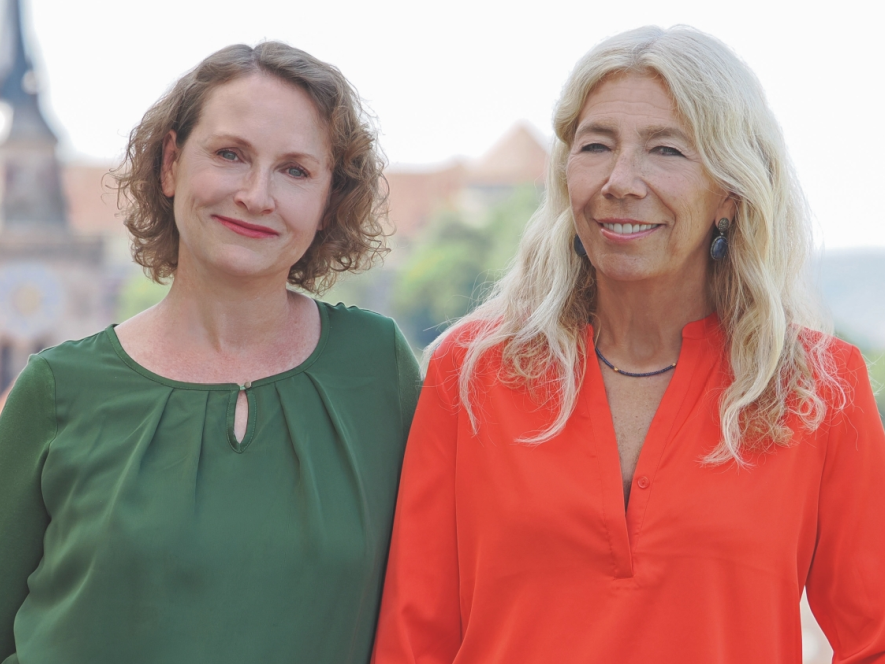 Mirjam Woggon (links) und Dr. Lisa Federle (rechts)